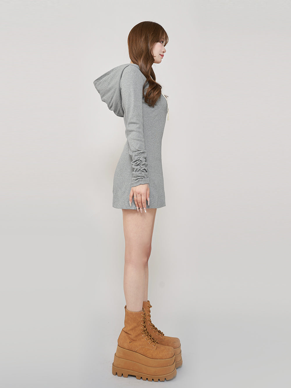 モデル:158cm(着用サイズ:FREE 着用カラー:GRY)