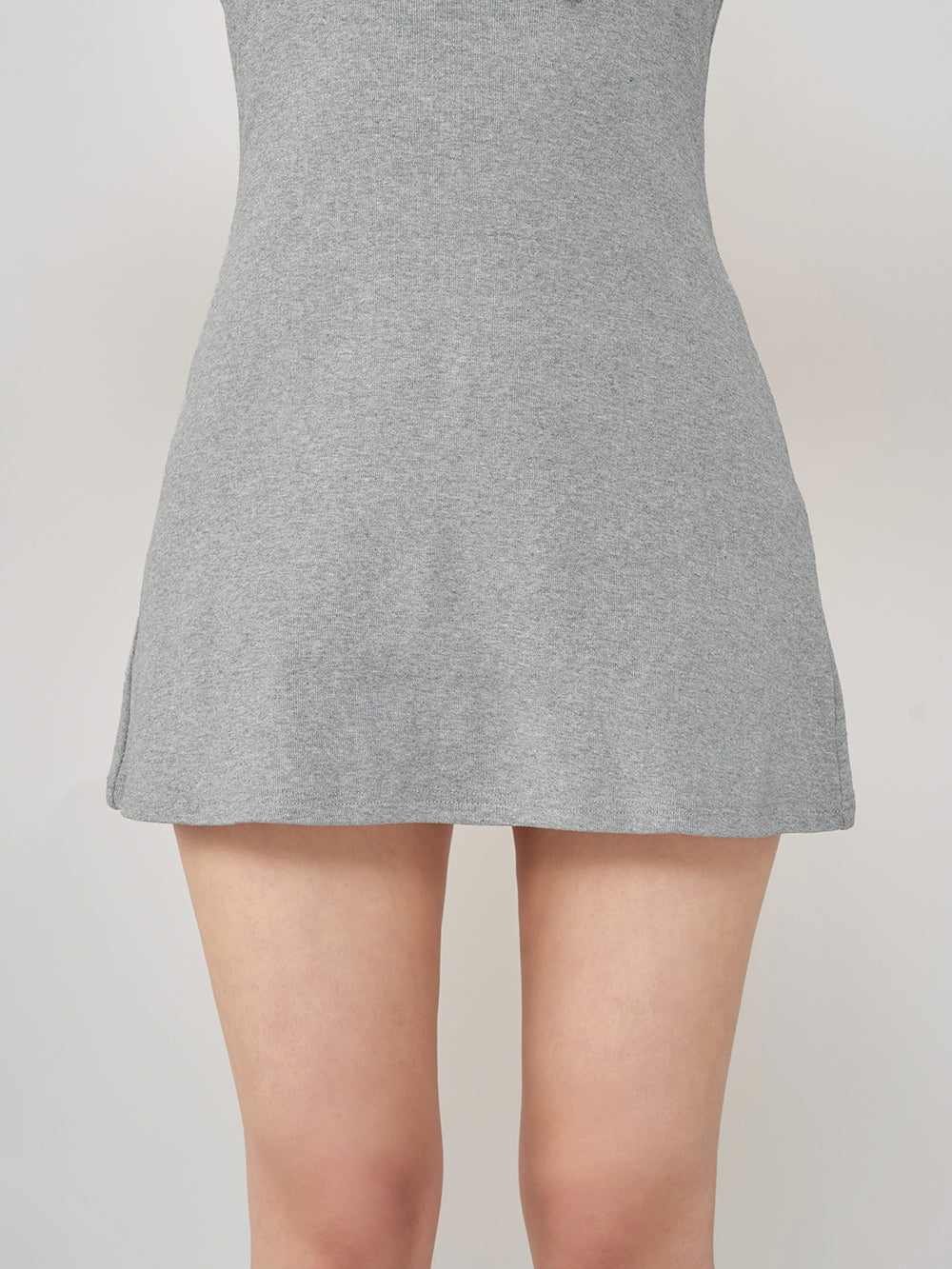モデル:158cm(着用サイズ:FREE 着用カラー:GRY)