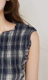 モデル:158cm(着用サイズ:FREE 着用カラー:NVY)