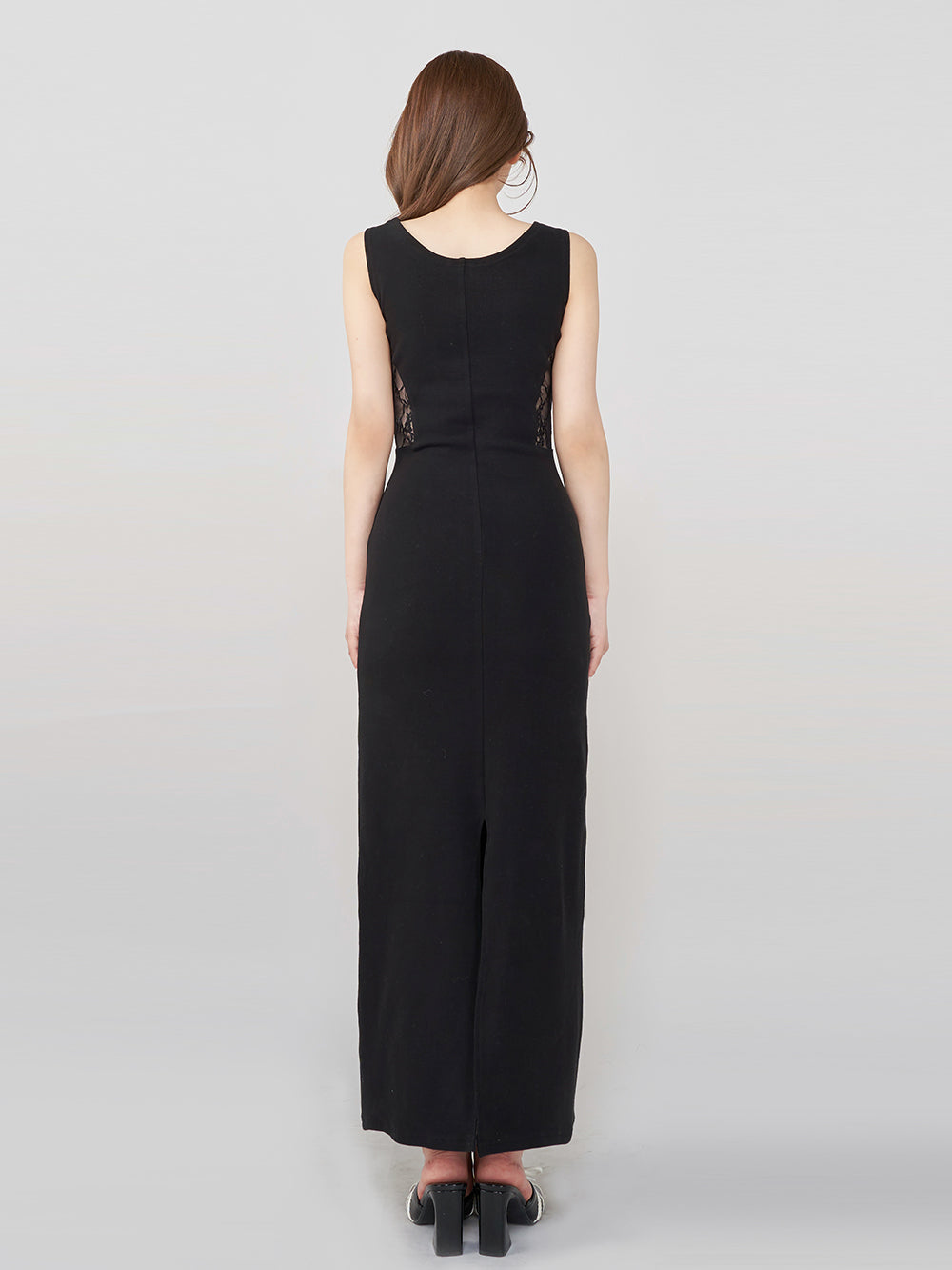 モデル:158cm(着用サイズ:FREE 着用カラー:BLK)