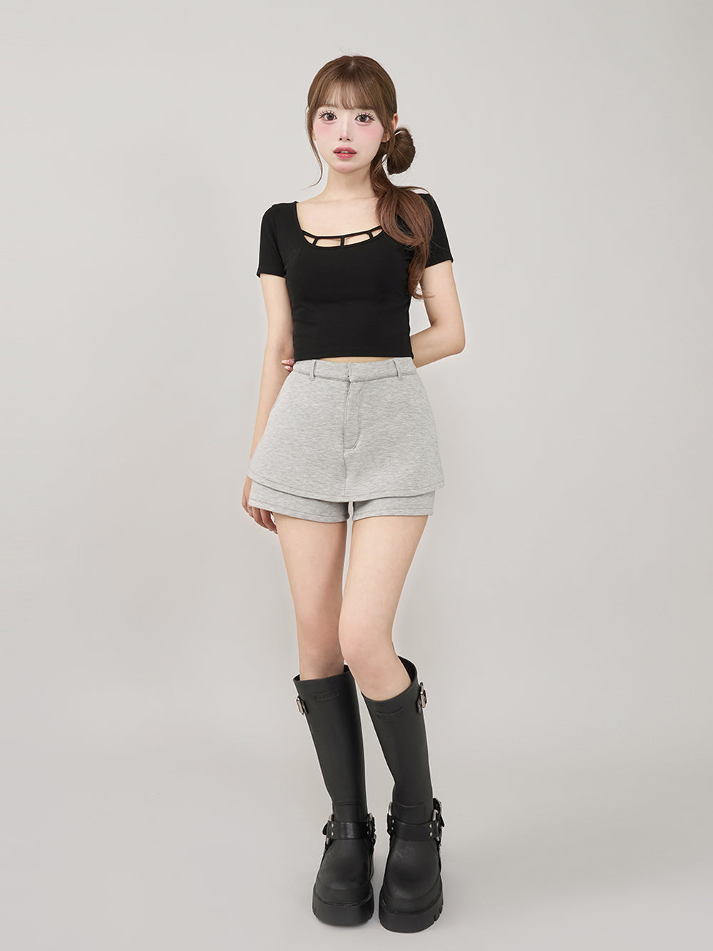 モデル:158cm(着用サイズ:FREE 着用カラー:BLK)