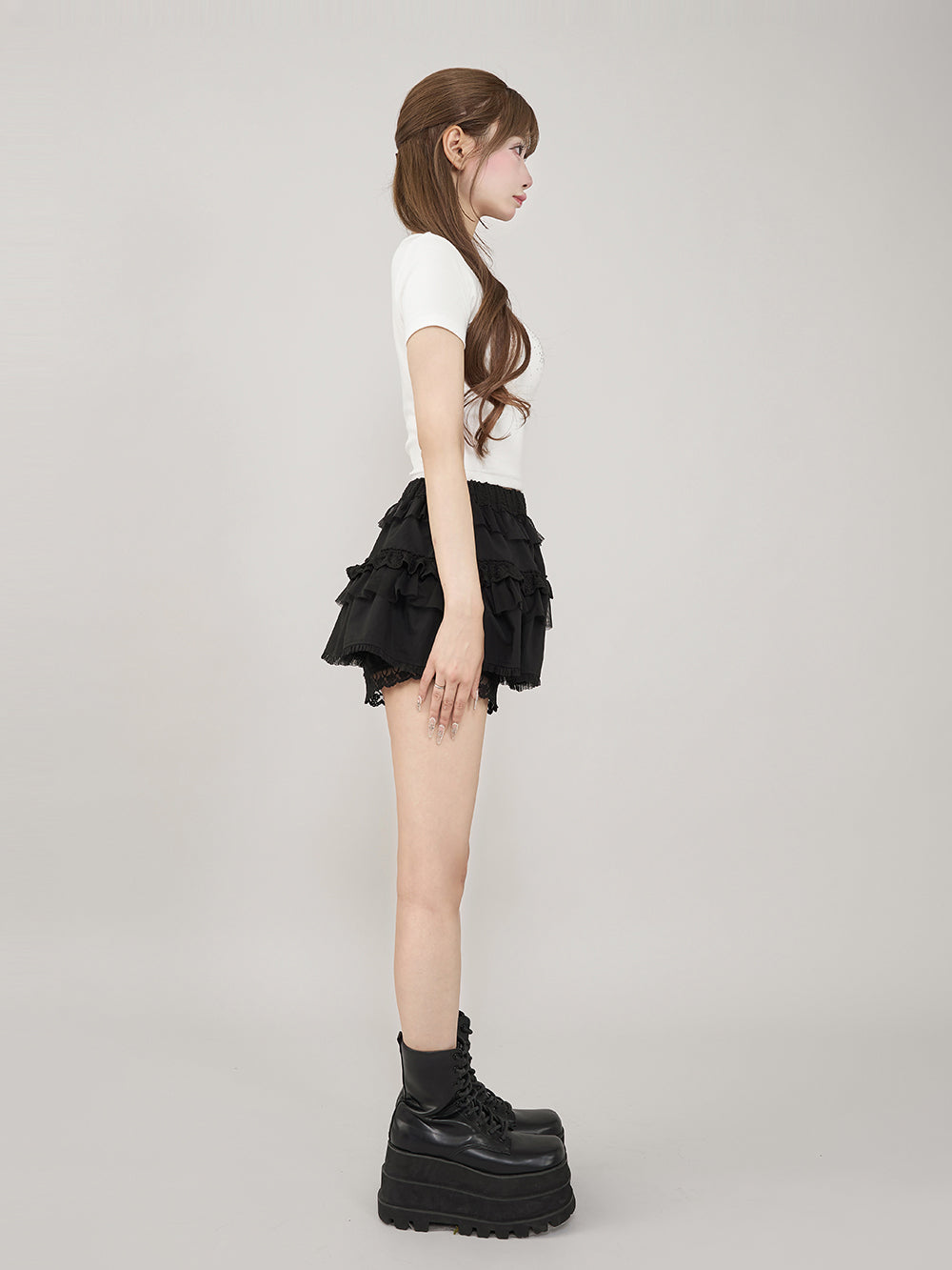 モデル:158cm(着用サイズ:FREE 着用カラー:BLK)
