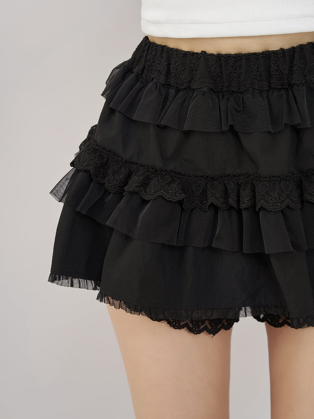 モデル:158cm(着用サイズ:FREE 着用カラー:BLK)