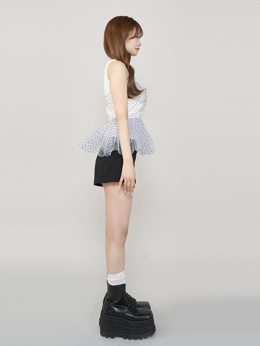 モデル:158cm(着用サイズ:FREE 着用カラー:WHT)