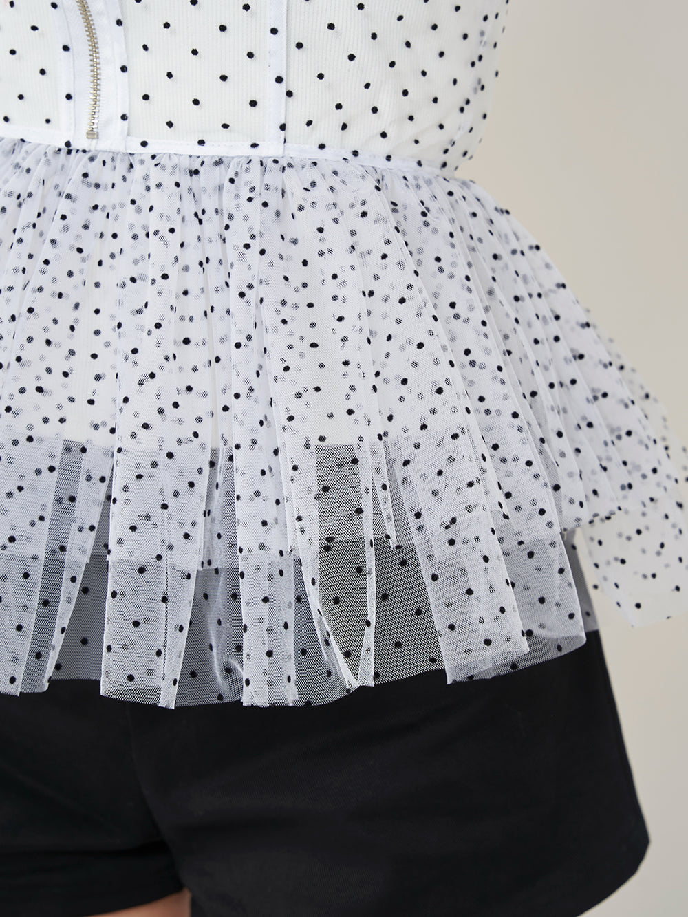 モデル:158cm(着用サイズ:FREE 着用カラー:WHT)