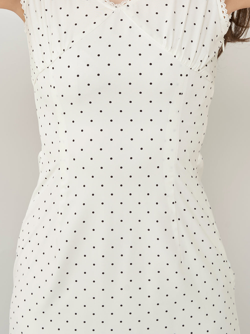 モデル:158cm(着用サイズ:FREE 着用カラー:WHT)