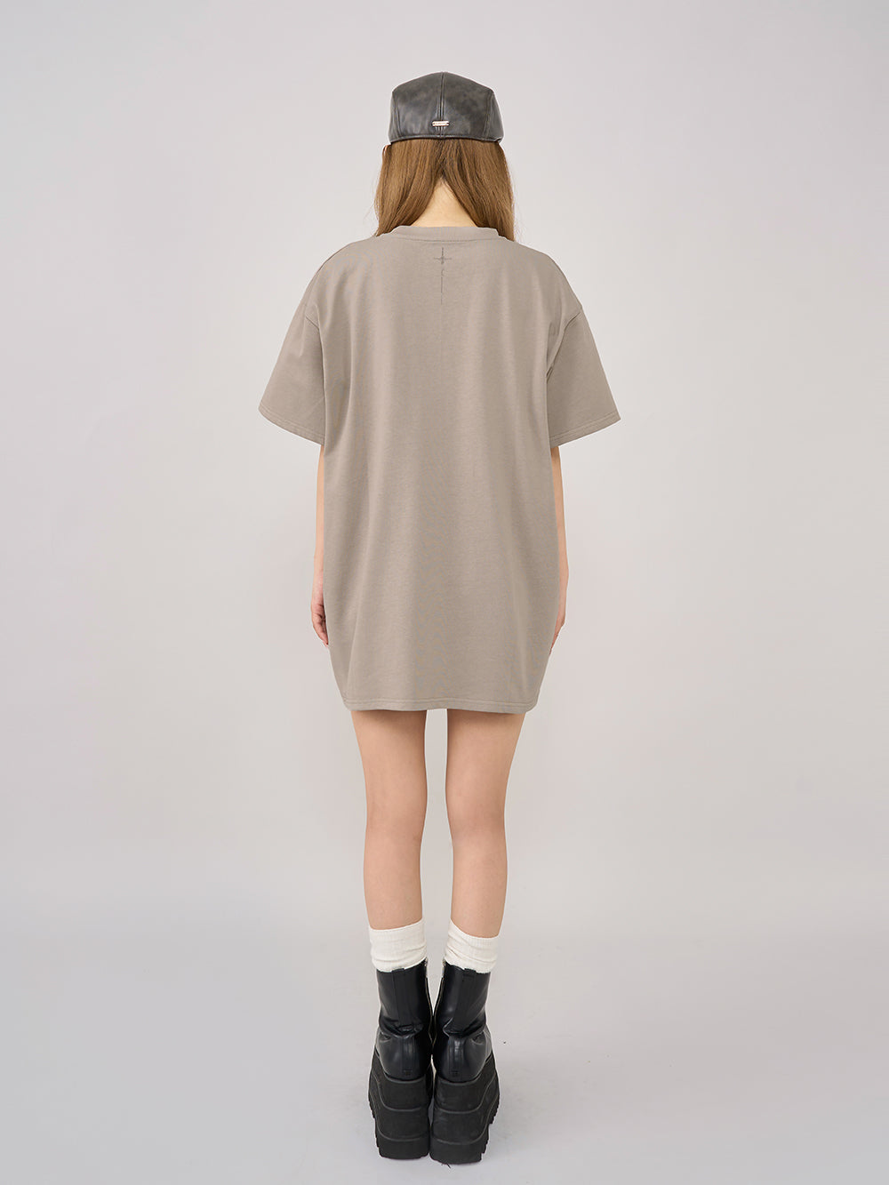 モデル:158cm(着用サイズ:FREE 着用カラー:G-BEG)