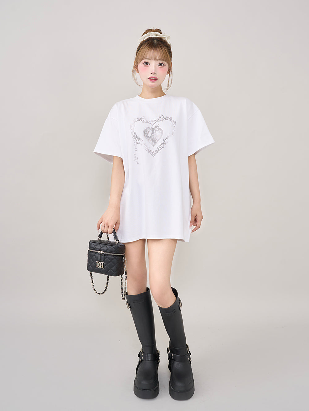 モデル:158cm(着用サイズ:FREE 着用カラー:WHT)