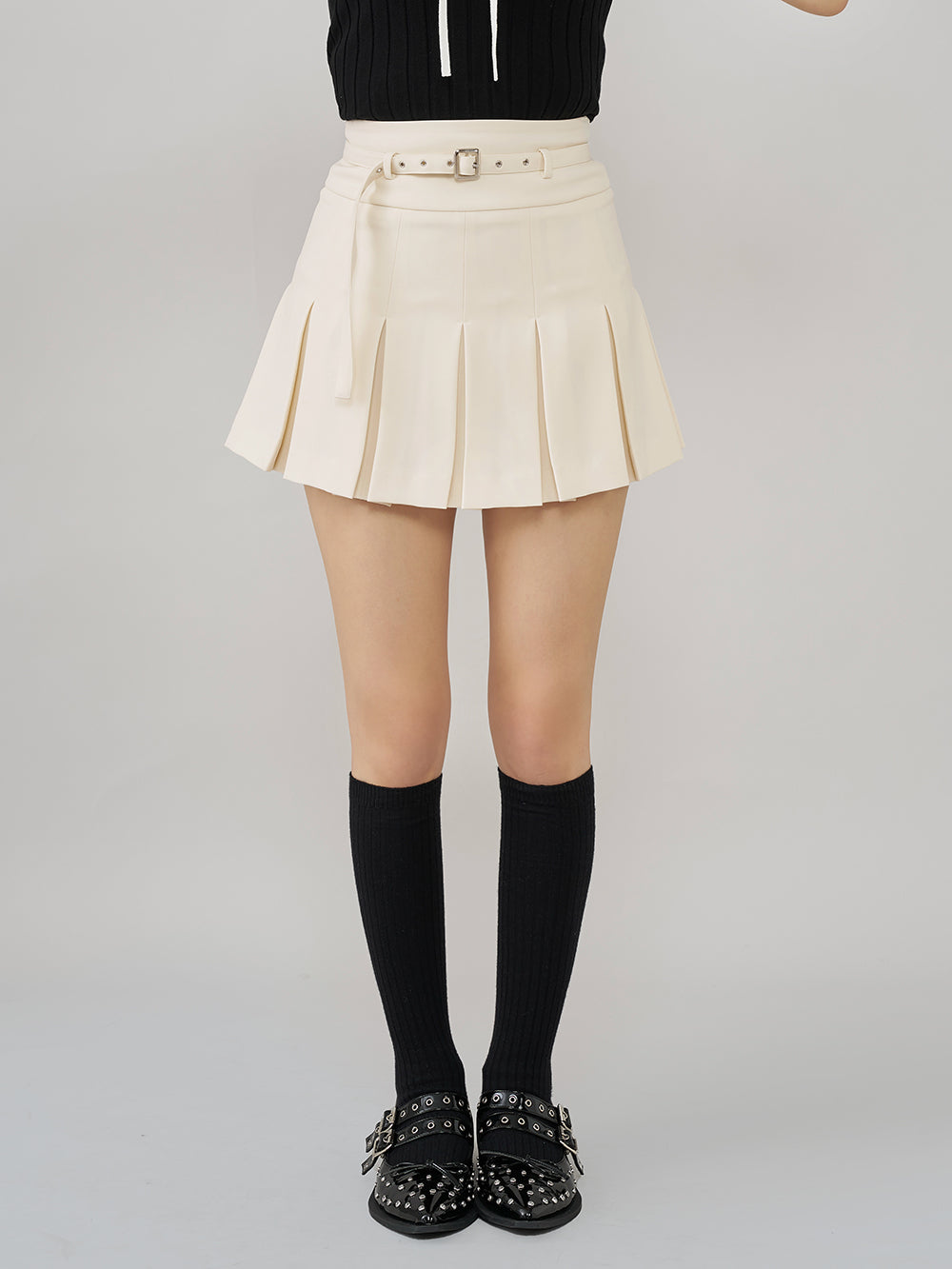 モデル:158cm(着用サイズ:S 着用カラー:IVO)