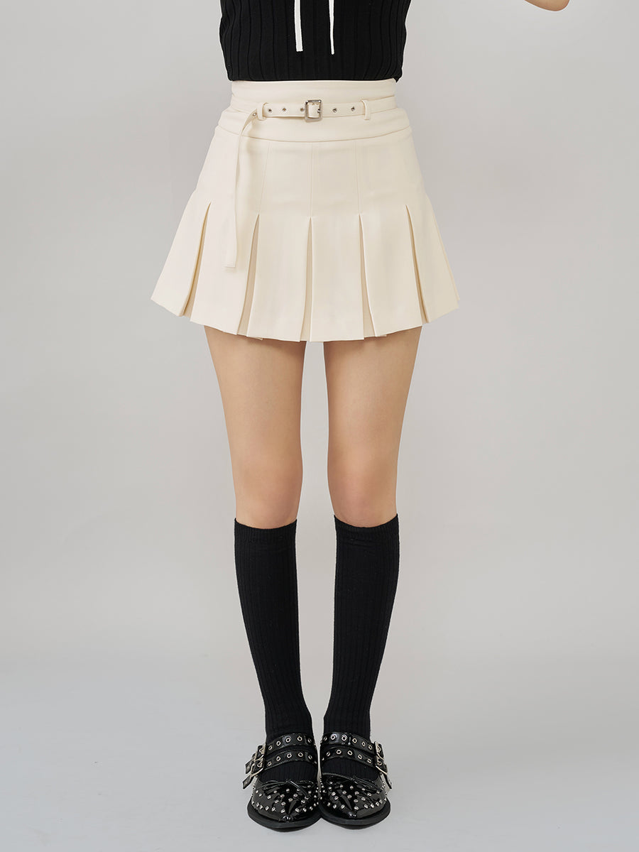 モデル:158cm(着用サイズ:S 着用カラー:IVO)