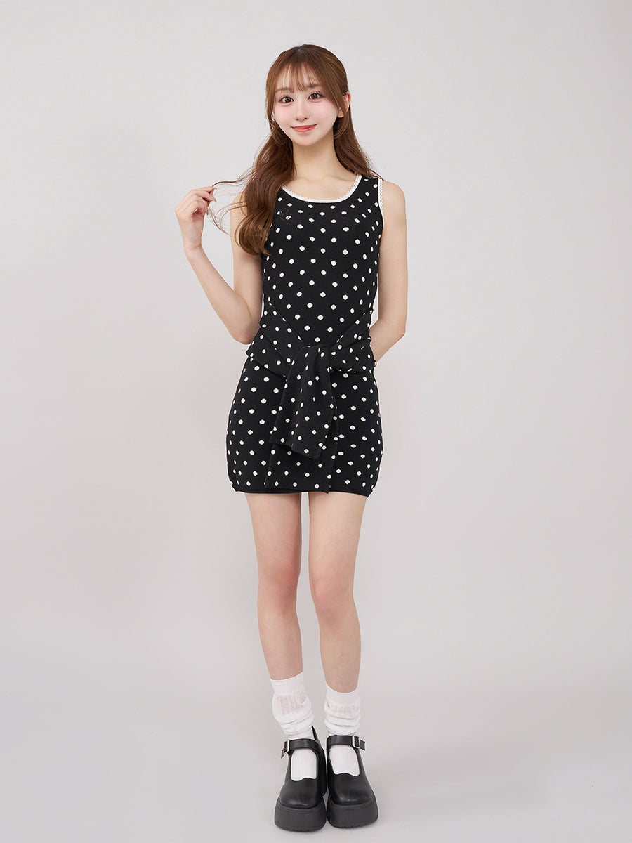 モデル:157cm(着用サイズ:FREE 着用カラー:BLK)