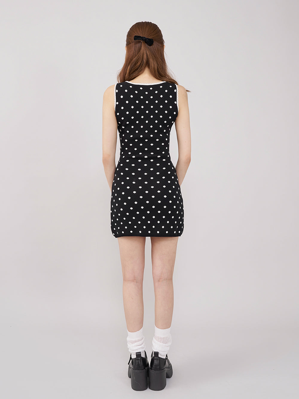 モデル:157cm(着用サイズ:FREE 着用カラー:BLK)