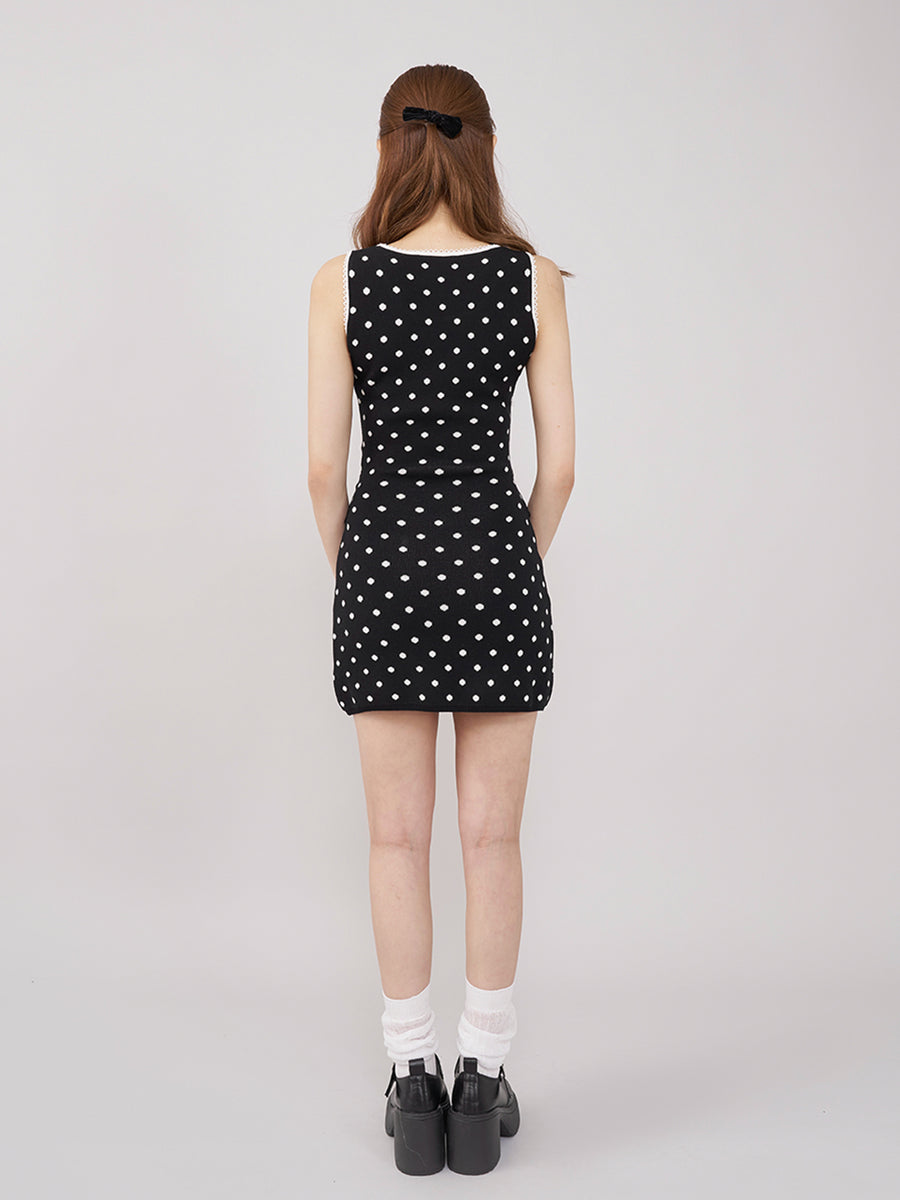 モデル:157cm(着用サイズ:FREE 着用カラー:BLK)