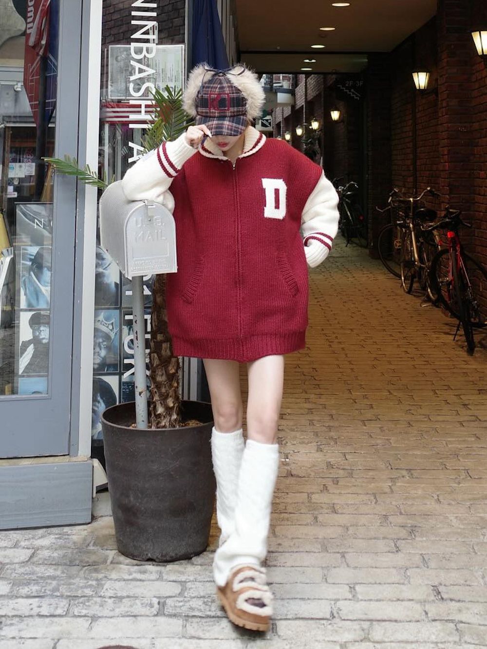 モデル:155cm(着用サイズ:FREE 着用カラー:BRD)