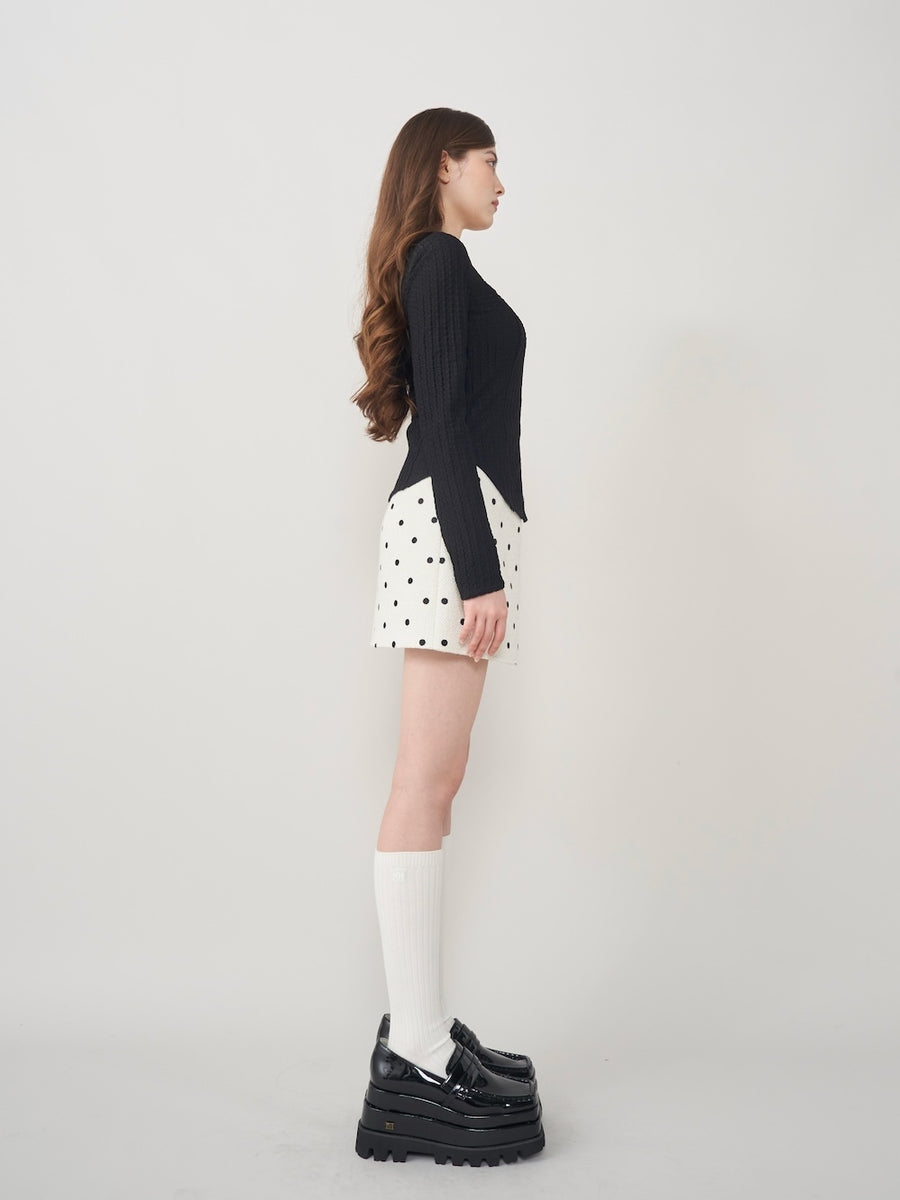 モデル:165cm(着用サイズ:FREE 着用カラー:BLK)