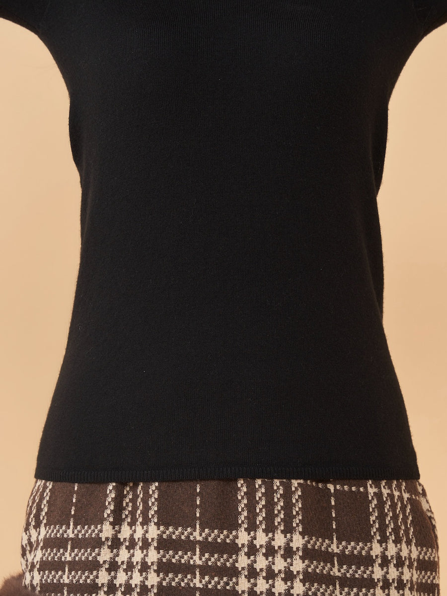 モデル:158cm(着用サイズ:FREE 着用カラー:BLK)
