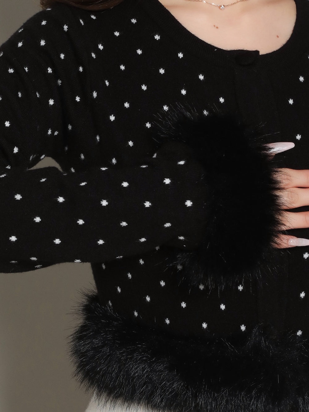 モデル:158cm(着用サイズ:FREE 着用カラー:BLK)