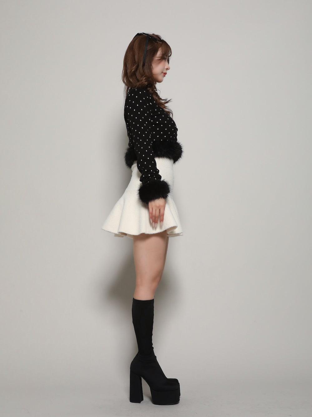 モデル:158cm(着用サイズ:FREE 着用カラー:BLK)
