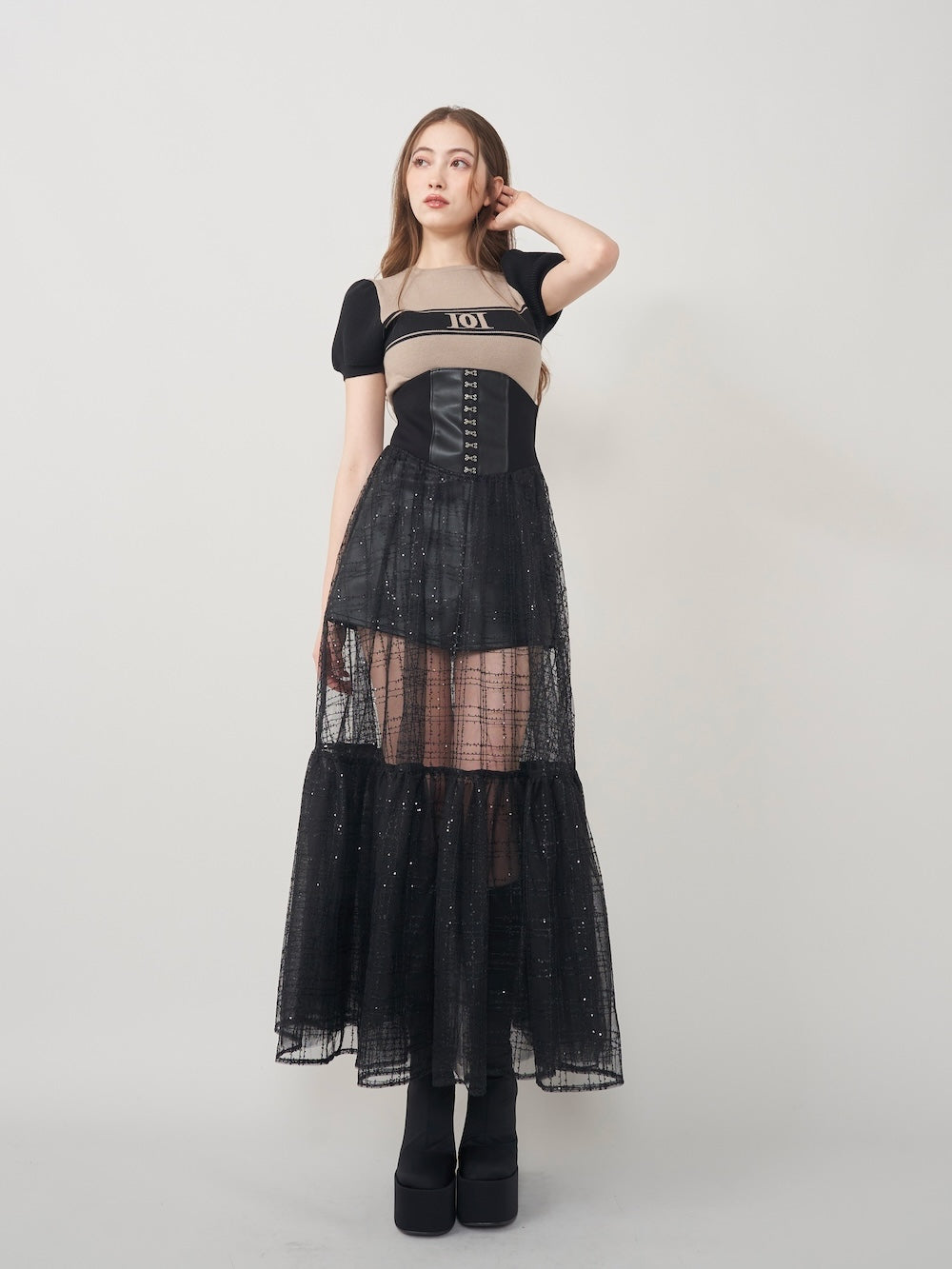 モデル:165cm(着用サイズ:FREE 着用カラー:BLK)