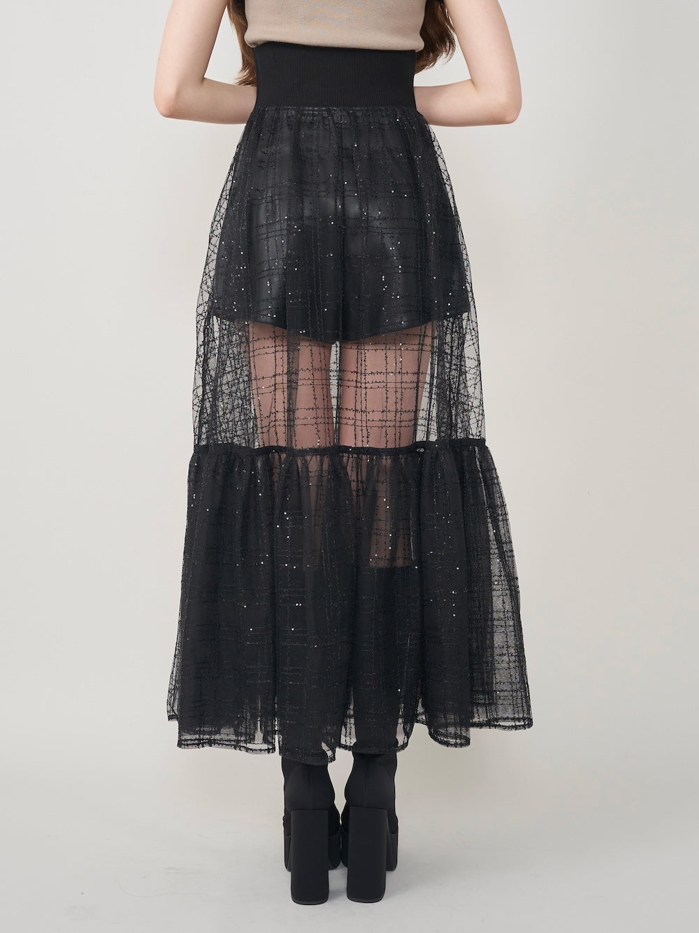 モデル:165cm(着用サイズ:FREE 着用カラー:BLK)