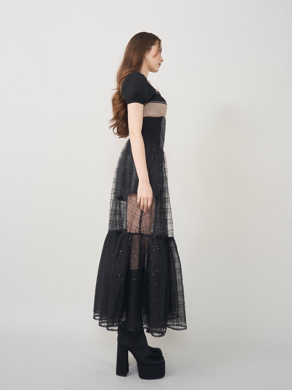 モデル:165cm(着用サイズ:FREE 着用カラー:BLK)