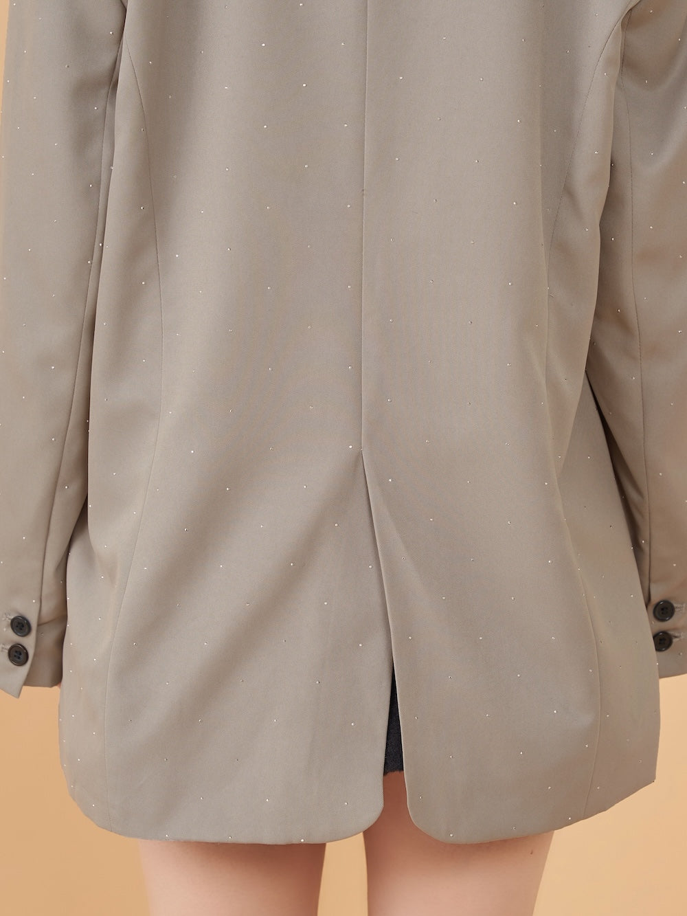 モデル:158cm(着用サイズ:FREE 着用カラー:GRY)