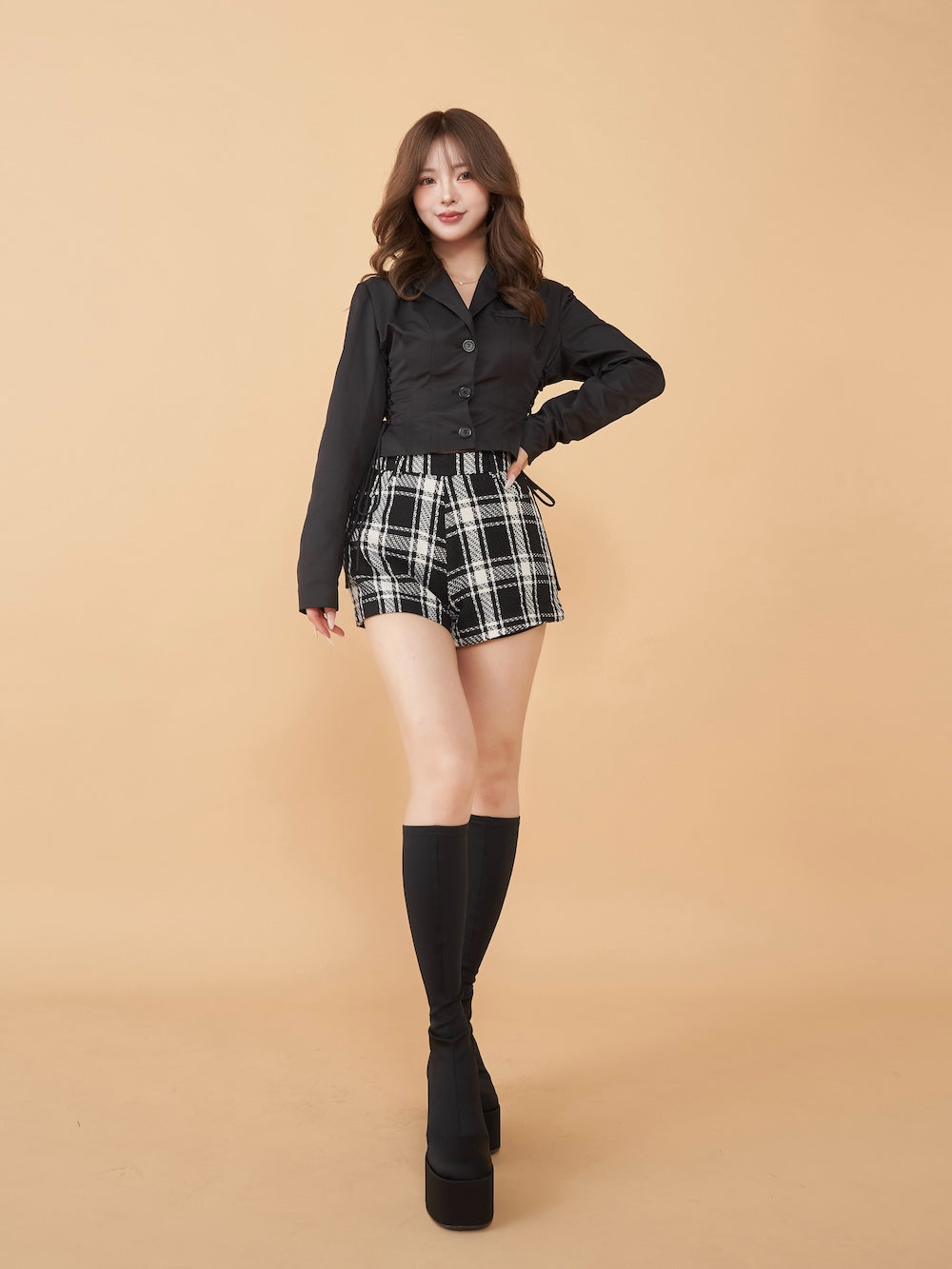 モデル:158cm(着用サイズ:FREE 着用カラー:BLK)