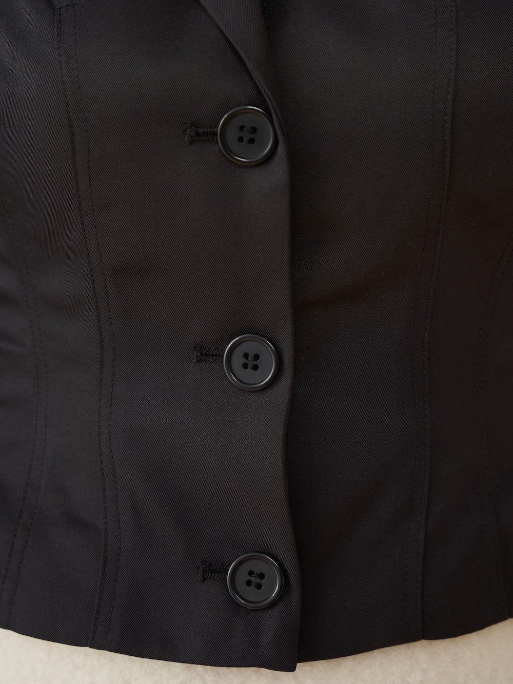 モデル:158cm(着用サイズ:FREE 着用カラー:BLK)