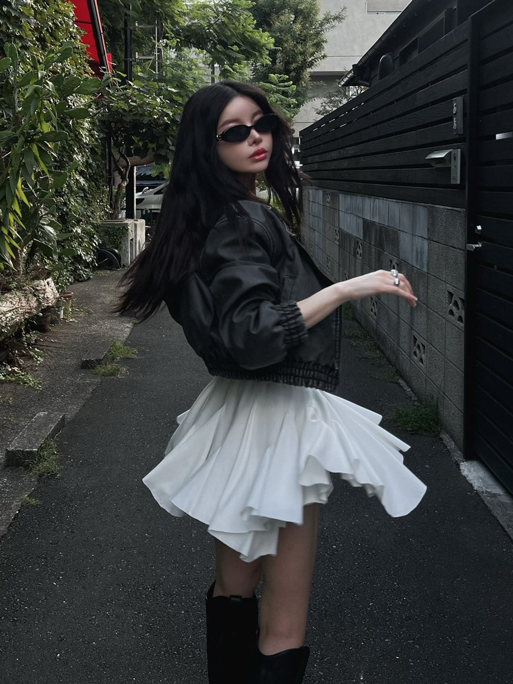モデル:160cm(着用サイズ:FREE 着用カラー:BLK)