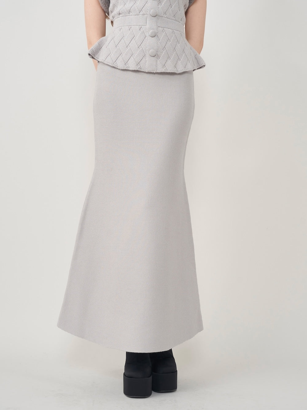 モデル:165cm(着用サイズ:FREE 着用カラー:GRY)
