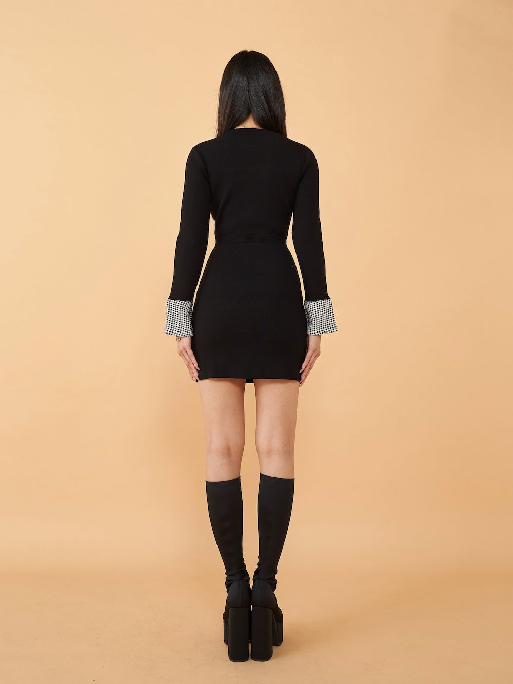 モデル:163cm(着用サイズ:FREE 着用カラー:BLK)