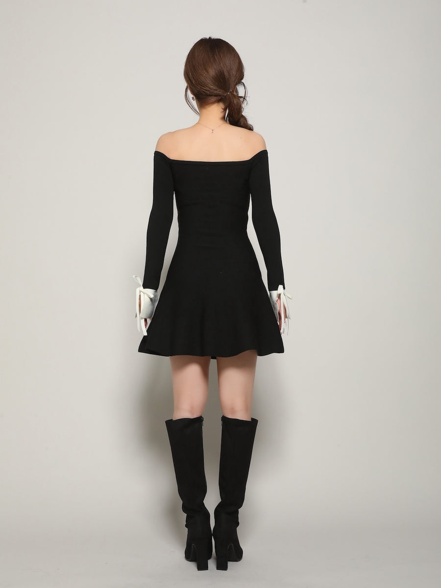 モデル:158cm(着用サイズ:FREE 着用カラー:BLK)