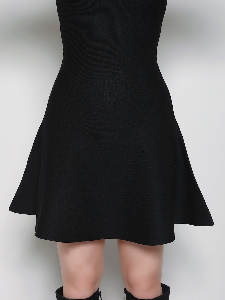 モデル:158cm(着用サイズ:FREE 着用カラー:BLK)
