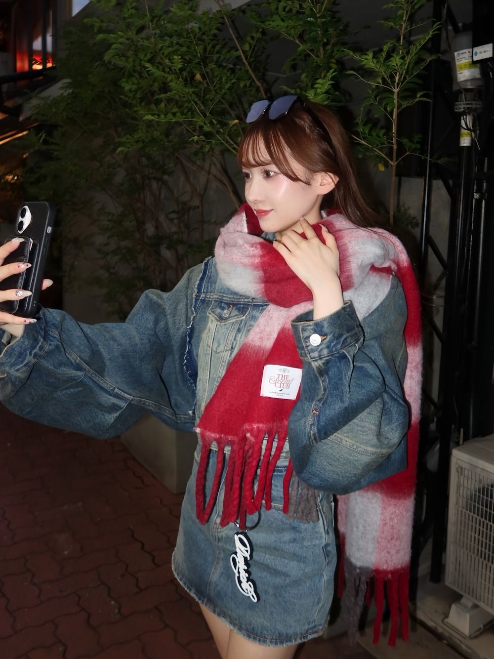 モデル:160cm(着用サイズ:FREE 着用カラー:BLU)