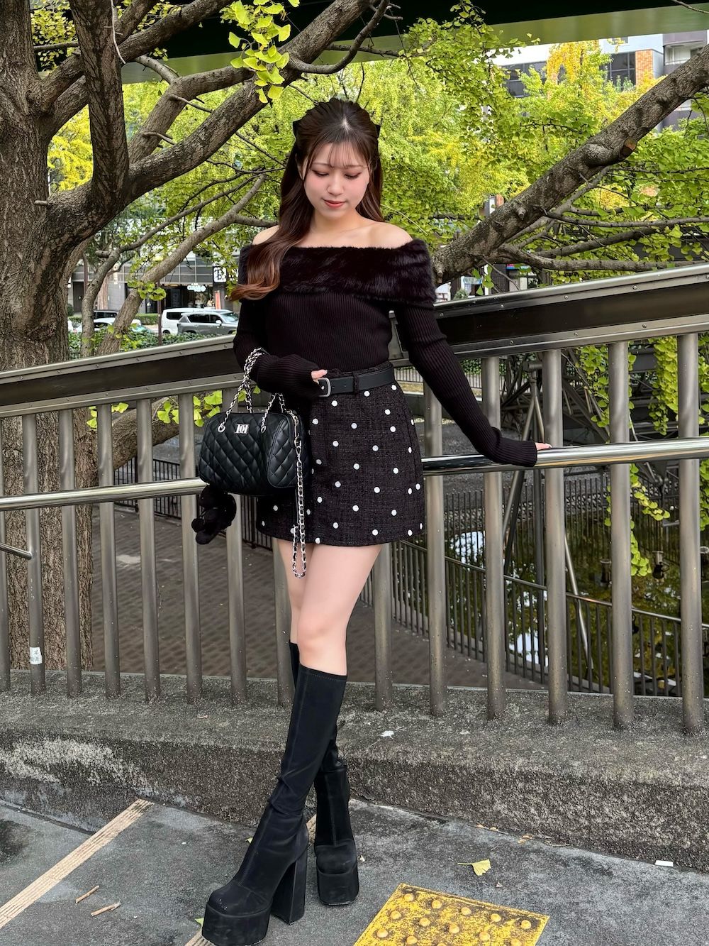 モデル:151cm(着用サイズ:FREE 着用カラー:BLK)