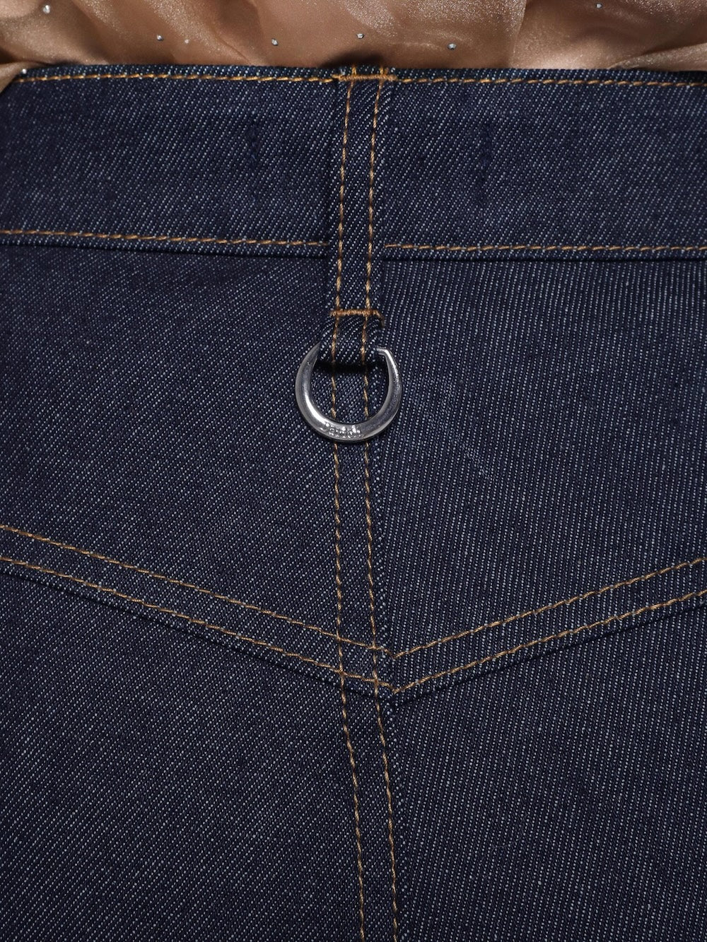 モデル:163cm(着用サイズ:S 着用カラー:IND)