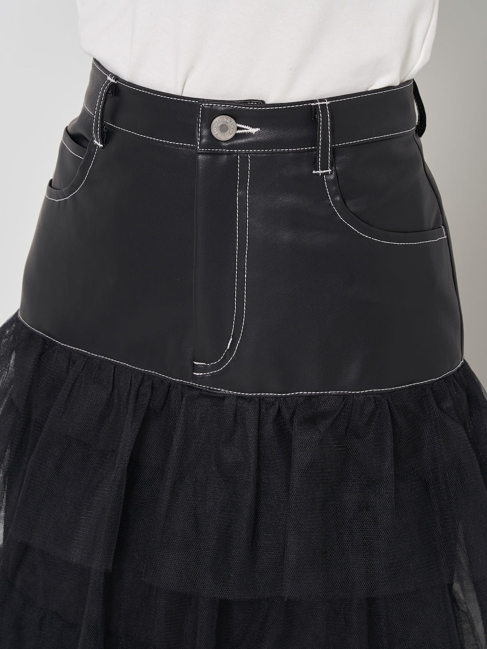 モデル:163cm(着用サイズ:S 着用カラー:BLK)