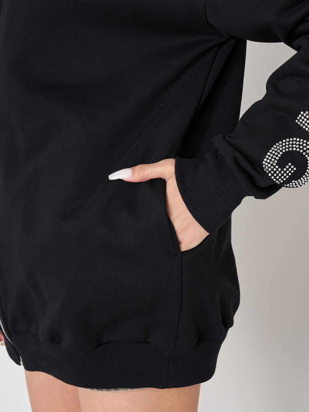 モデル:163cm(着用サイズ:FREE 着用カラー:BLK)