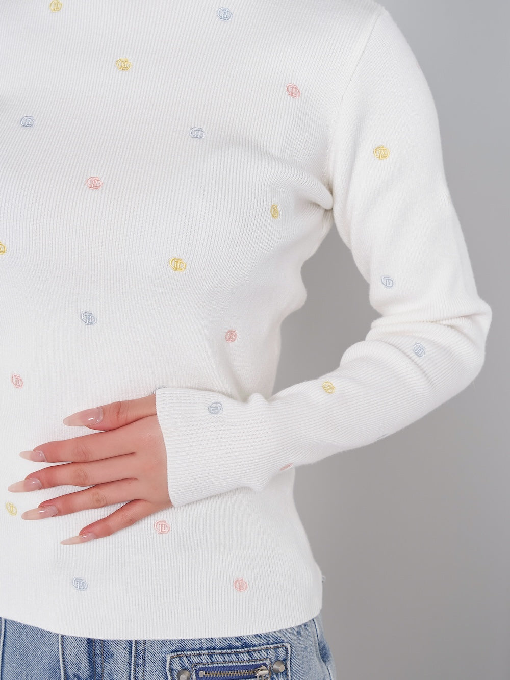 モデル:158cm(着用サイズ:FREE 着用カラー:WHT)