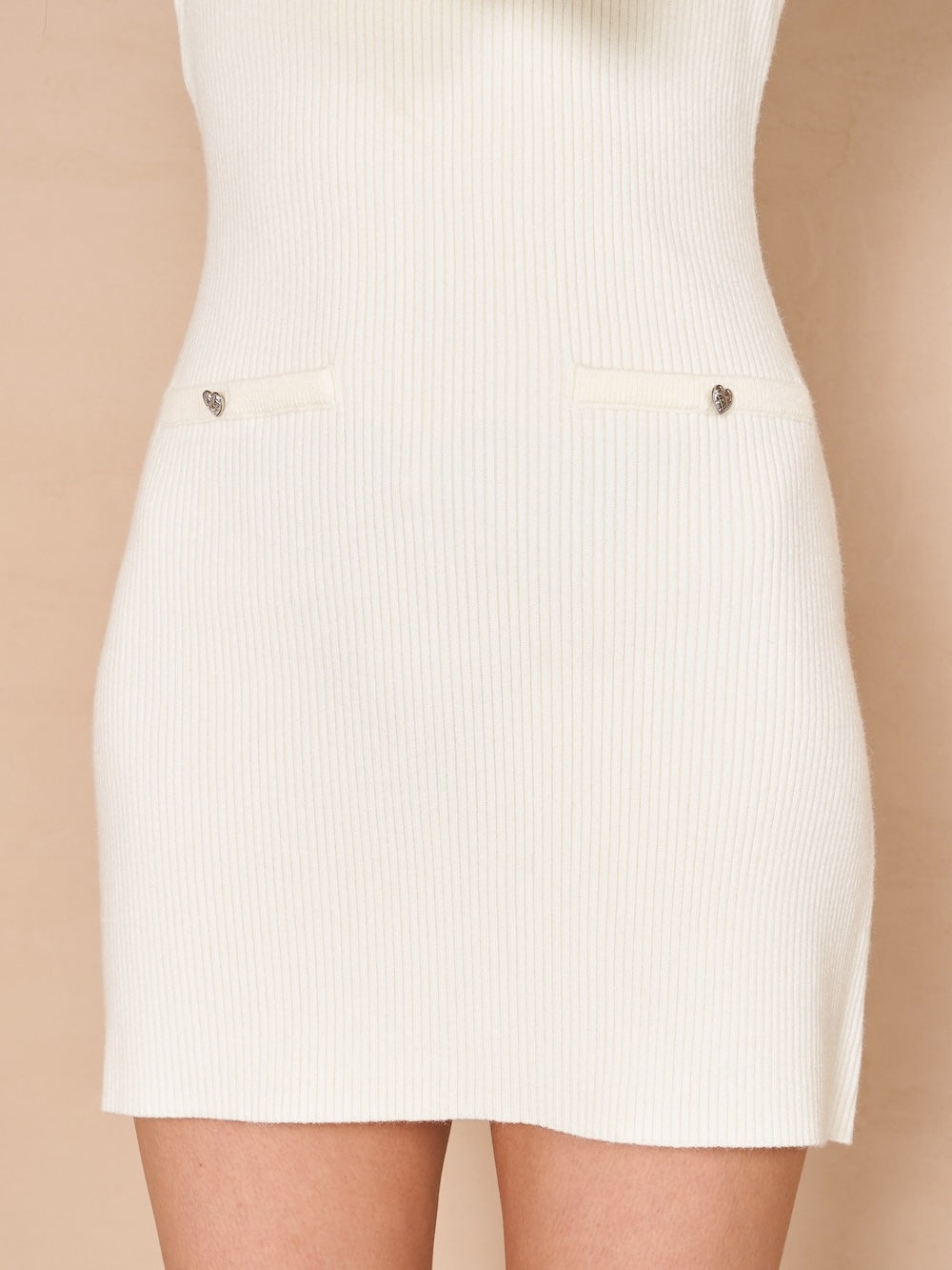 モデル:160cm(着用サイズ:FREE 着用カラー:WHT)
