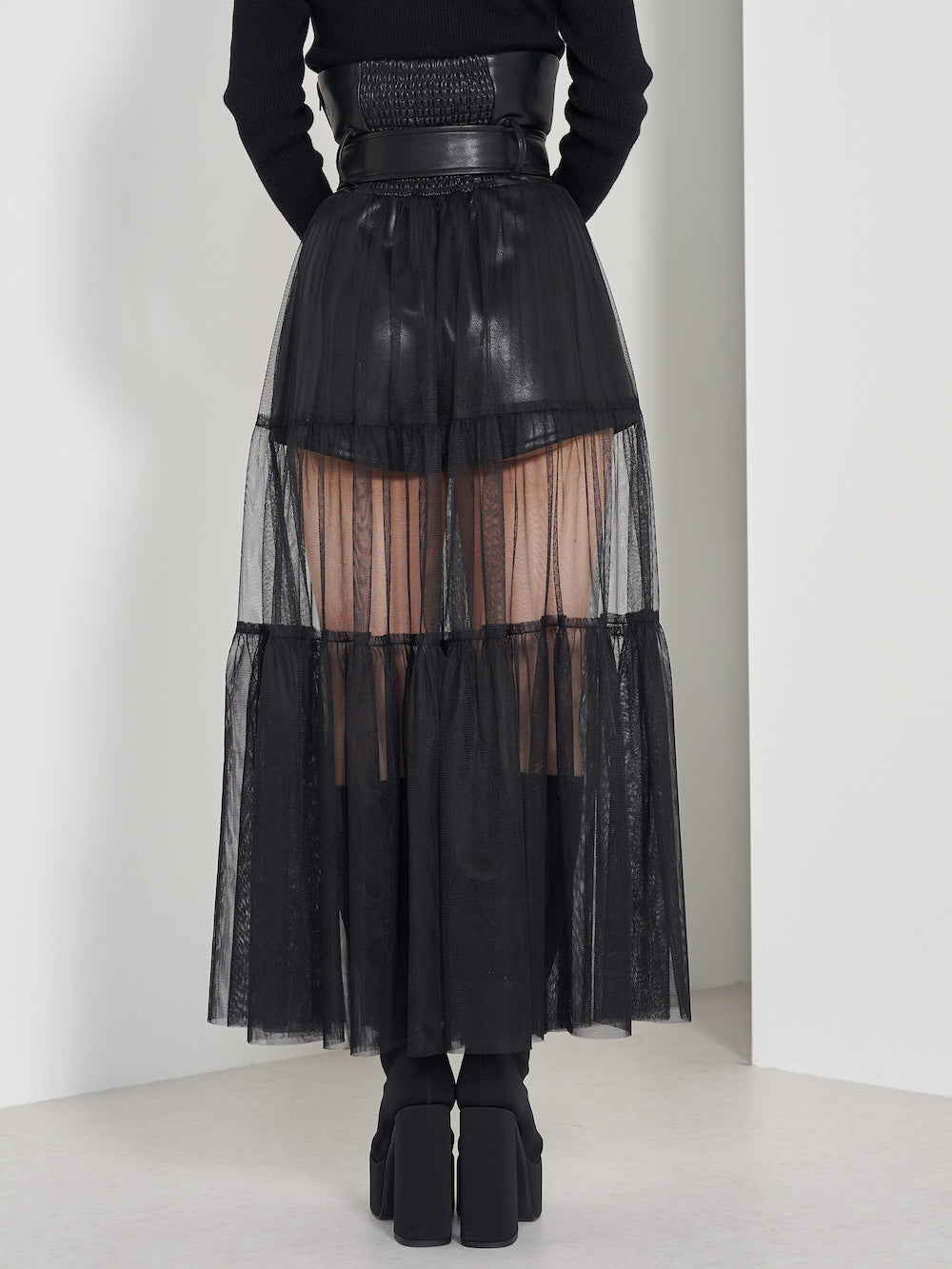 モデル:158cm(着用サイズ:FREE 着用カラー:BLK)