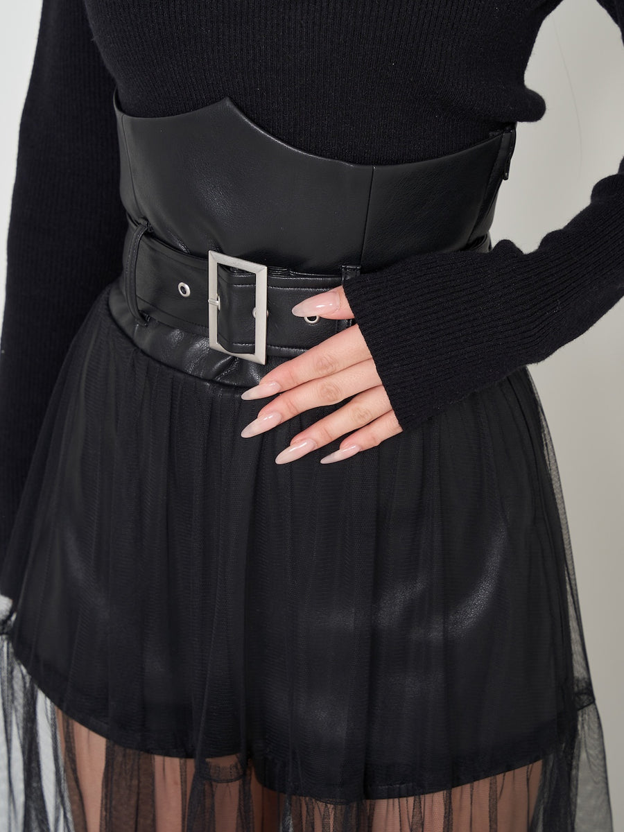 モデル:158cm(着用サイズ:FREE 着用カラー:BLK)