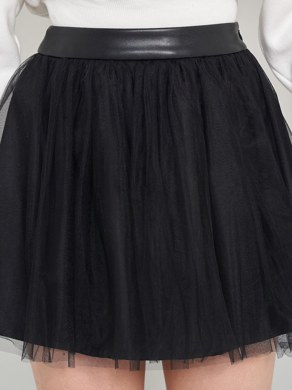 モデル:158cm(着用サイズ:S 着用カラー:BLK)