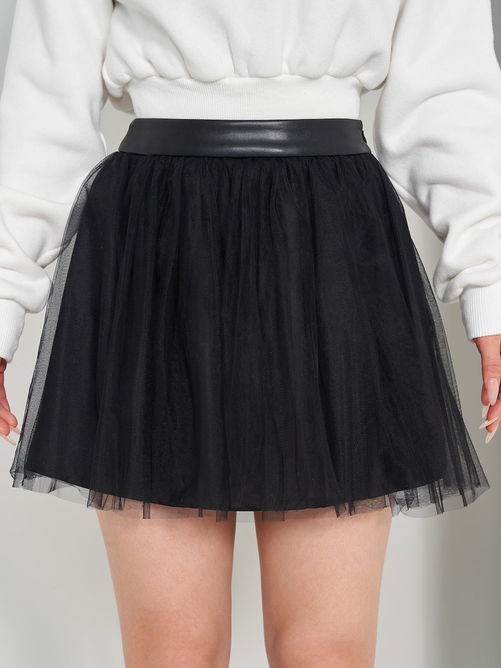 モデル:158cm(着用サイズ:S 着用カラー:BLK)