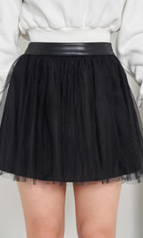 モデル:158cm(着用サイズ:S 着用カラー:BLK)