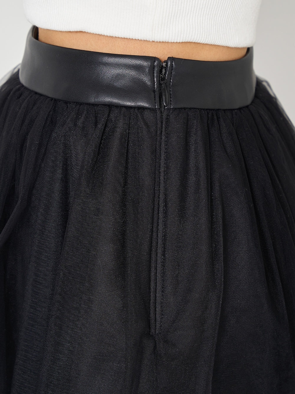 モデル:158cm(着用サイズ:S 着用カラー:BLK)