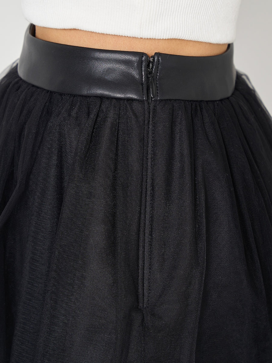 モデル:158cm(着用サイズ:S 着用カラー:BLK)