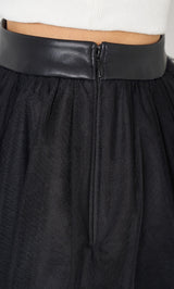 モデル:158cm(着用サイズ:S 着用カラー:BLK)