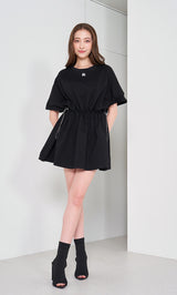 モデル:165cm(着用サイズ:FREE 着用カラー:BLK)