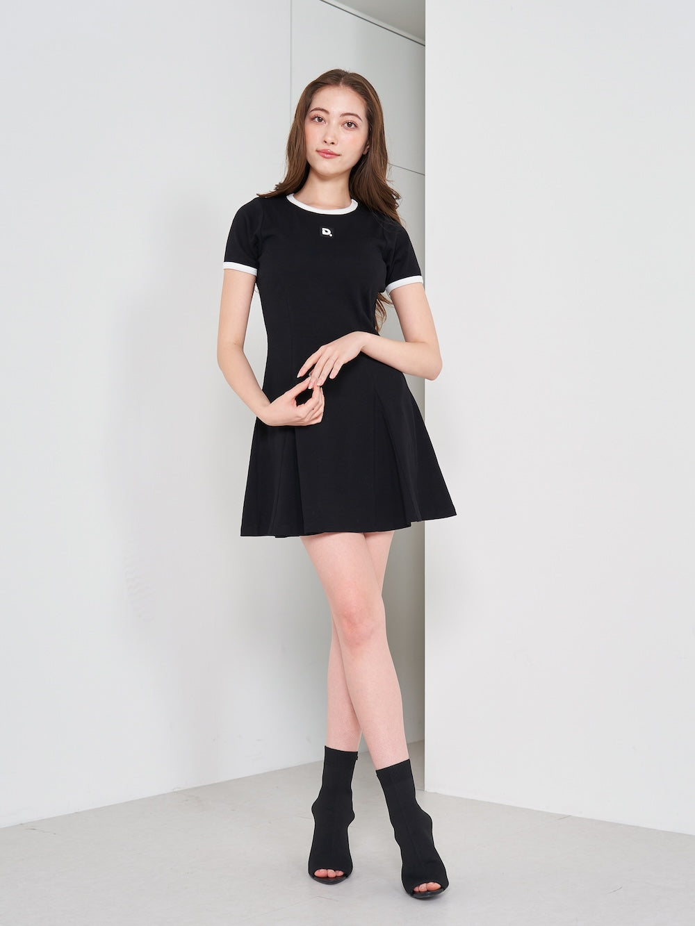モデル:165cm(着用サイズ:FREE 着用カラー:BLK)